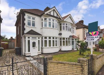 3 Bedrooms Semi-detached house for sale in Forest Rise, London E17