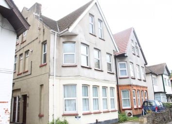 2 Bedrooms Flat to rent in Crowborough Road, Southend-On-Sea, Essex. SS2