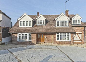 Thumbnail 4 bedroom detached house to rent in Warwick Avenue, Cuffley, Potters Bar