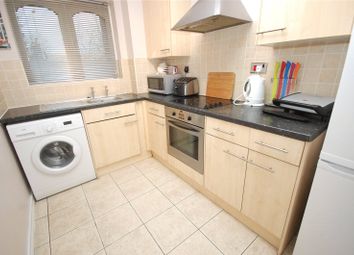 1 Bedrooms Flat for sale in Frazer Close, Romford RM1