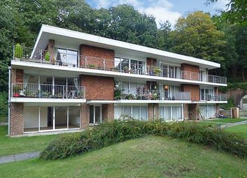 2 Bedrooms Flat to rent in Brisbane House, The Fairway, Midhurst GU29