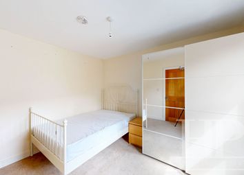 Crawley - Room to rent                         ...