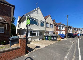 Thumbnail Flat to rent in Roberts Road, High Wycombe