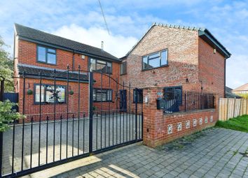 Tamworth - 5 bed detached house for sale