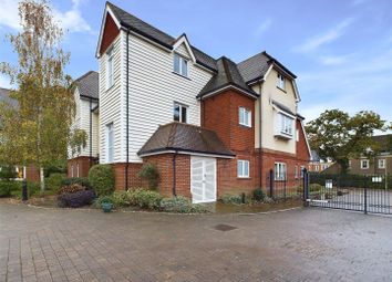 Thumbnail 2 bed flat to rent in Rouse Close, Weybridge