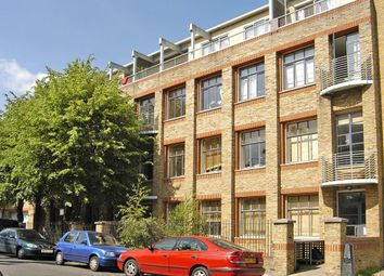 Thumbnail Flat to rent in Grafton Road, Kentish Town, London