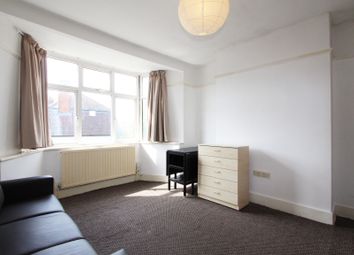 2 Bedrooms Flat to rent in Avondale Court, Churchfields, London, South Woodford E18