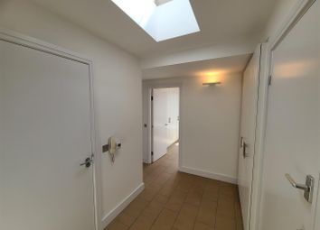 Thumbnail Studio to rent in Waterson Street, London