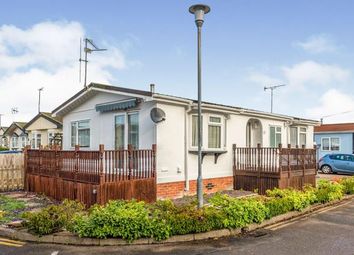 2 bed mobile/park home for sale in The Grove, Woodside Park Homes, Woodside, Luton LU1