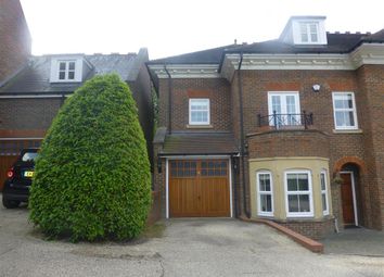 3 Bedrooms Terraced house for sale in Regents Drive, Woodford Green, Essex IG8