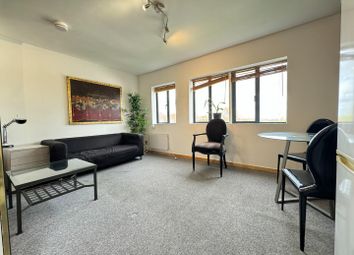 Thumbnail Flat to rent in Archway Road, London