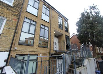3 Bedrooms Flat to rent in Norcott Road, London N16