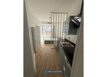 Room 2 - Downstairs Ensuite With Kitchenette