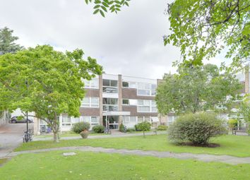 Thumbnail Flat for sale in Foxgrove, Southgate