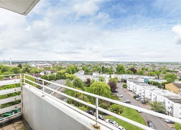 2 Bedrooms Flat for sale in Lakeside, 82 Eaton Drive, Kingston Upon Thames KT2