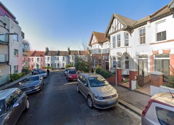 Thumbnail Flat to rent in Winton Avenue, Westcliff-On-Sea