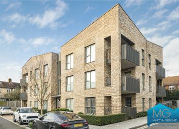 Thumbnail 2 bedroom flat for sale in Avenue Road, Southgate, London