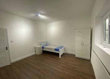 Thumbnail Room to rent in Clapham High Street, London