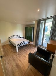 Thumbnail Flat to rent in Bacon Street, London