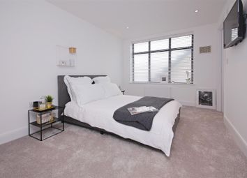 2 Bedrooms Flat for sale in Shenley Road, Borehamwood WD6