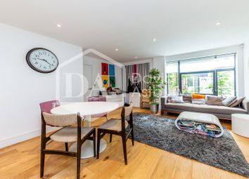 3 Bedrooms Mews house for sale in Omega Terrace, High Road, Wood Green N22