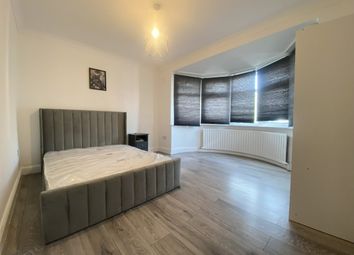 Thumbnail 3 bed flat to rent in Fleetwood Road, London