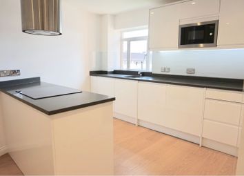 3 Bedrooms Flat to rent in Bourneside Crescent, London N14