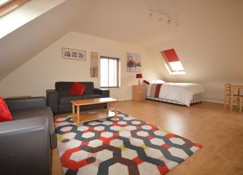1 Bedrooms Flat to rent in Adelaide Grove, Shepherds Bush W12