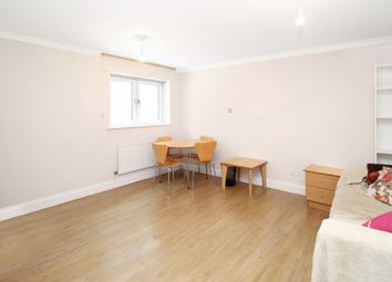 2 Bedrooms Flat to rent in Providence Square, Shad Thames, London SE1