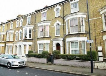 3 Bedrooms Flat to rent in Brading Road, London SW2