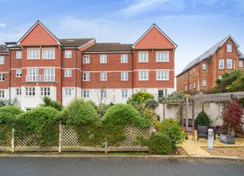 Thumbnail 2 bed flat for sale in St. Lukes Road, Maidenhead