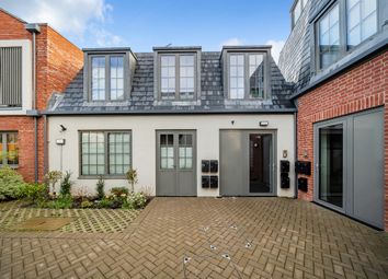 Thumbnail Flat for sale in Dukes Mews, London