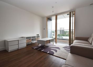 3 Bedrooms Flat to rent in Swanton Court, Lewisham SE13