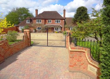 5 Bedrooms Detached house for sale in Forest Road, Wokingham, Berkshire RG40