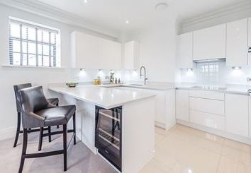 Thumbnail Town house to rent in Rainville Road, London