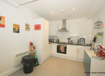 3 Bedrooms Flat to rent in Holloway Road, Upper Holloway N7