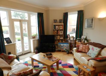 2 Bedrooms Flat to rent in Albert Palace Mansions, Lurline Gardens, London SW11