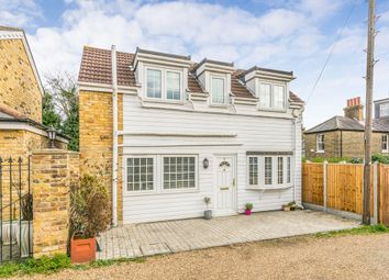 2 Bedrooms Cottage for sale in The Avenue, Princes Road, Buckhurst Hill IG9