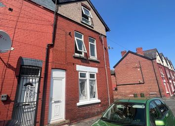 Thumbnail Flat to rent in Woodfield Road, Balby, Doncaster