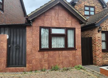 Thumbnail Studio to rent in Darris Close, Hayes