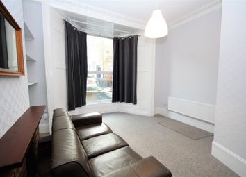 2 Bedrooms Flat to rent in Hargrave Road, London N19