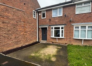 Thumbnail Town house to rent in Farnham Way, Wakefield