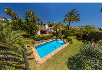 Thumbnail 5 bed villa for sale in Estepona, Marbella Area, Costa Del Sol