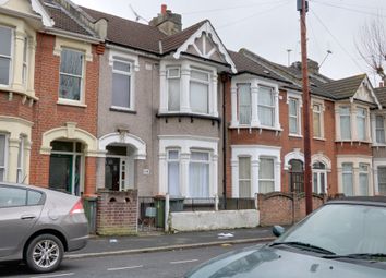 3 Bedrooms Terraced house for sale in Crofton Road, Plaistow, London E13