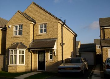 3 Bedrooms Parking/garage to rent in Woolcombers Way, Bradford, West Yorkshire BD4