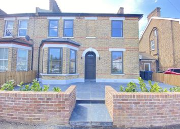 Thumbnail 1 bed flat to rent in Selby Road, Penge