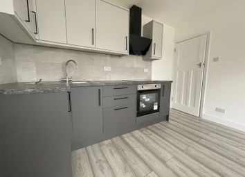 Thumbnail Flat to rent in Norbreck Gardens, London