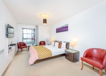 3 Bedrooms Flat for sale in Zenith, 594 Commercial Road, Limehouse E14