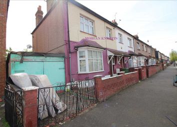 Thumbnail Terraced house for sale in Kempton Road, London