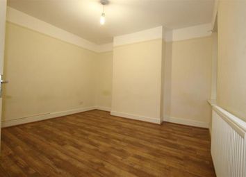 3 Bedrooms Flat to rent in Green Lanes, Palmers Green N13